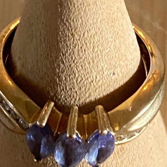 BEAUTIFUL Solid 14k Yellow Gold Tanzanite  Diamond - Picture 2 of 7